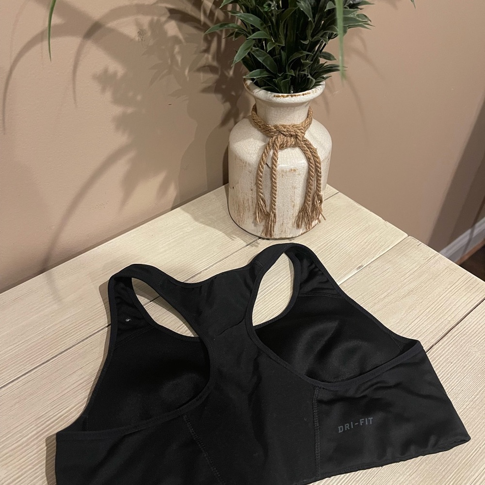 Nike Womens DriFit Sports Bra - Never Worn - Picture 2 of 3